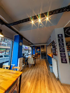 Uyanık Kütüphane & Cafe Street View ve 360° görseli