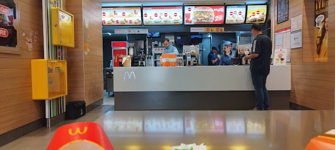Emniyetevler McDonald's Ortam görseli