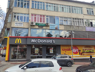 McDonald's İzmit Çarşı Tümü görseli