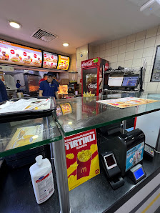 McDonald's İzmit Çarşı Ortam görseli