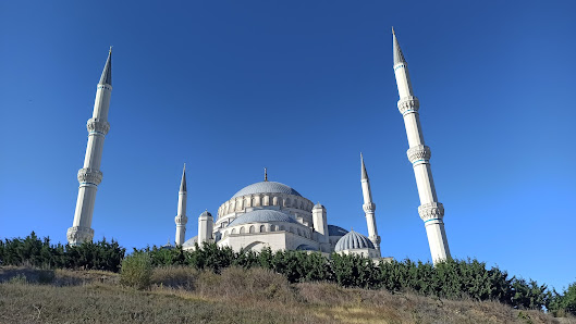 Büyük Çamlıca Camii Kütüphanesi Tümü görseli