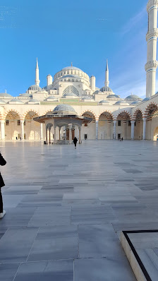 Büyük Çamlıca Camii Kütüphanesi En son görseli