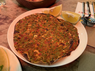 Tepsi Et Zeytinburnu Lahmacun görseli