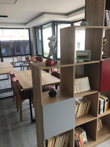 CİNGÖZ KÜTÜPHANE KAFE Raf görseli