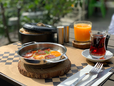Bahçede Sinek Kafe Yeme-içme görseli