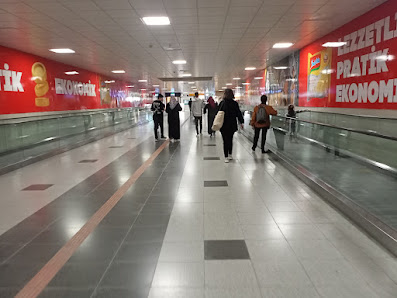 Üniversite Metro İstasyonu