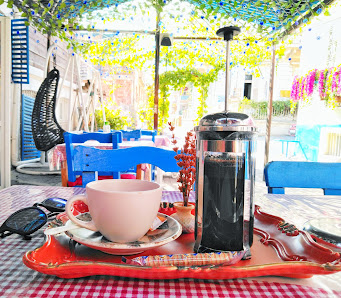 Mavi Beyaz Boncuk Kafe Yeme-içme görseli