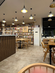 Oz Coffee & Books Ortam görseli
