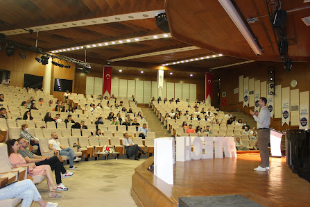 Çukurova Üniversitesi Mithat Özsan Amfisi
