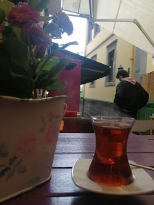 Sokak Kafe Türk çayı görseli