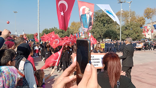 Tuzla Süleyman Demirel Mesleki ve Teknik Anadolu Lisesi Topluluk görseli