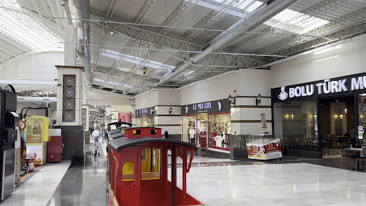 Sarar Outlet Alışveriş Merkezi İç görseli