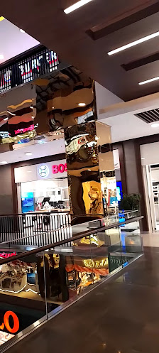 Novaland Outlet Alışveriş Merkezi İç görseli