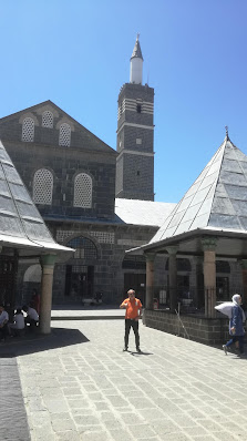 Kredi ve Yurtlar Kurumu Ziya Gökalp Yurdu Dıştan görünüm görseli