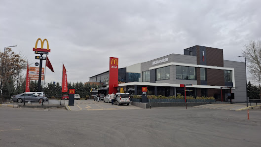 McDonald's Aksaray Ağaçlı DT En son görseli