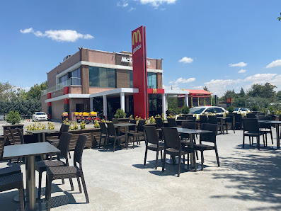 McDonald's Aksaray Ağaçlı DT Ortam görseli