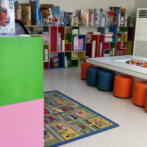Antalya Büyükşehir Belediyesi Kitap ve Oyuncak Kütüphanesi Raf görseli