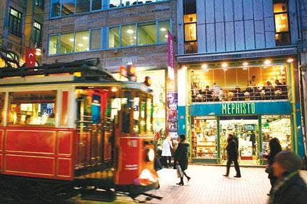 Mephisto Kitabevi & Kafe - Beyoğlu Sahibinin seçtikleri görseli